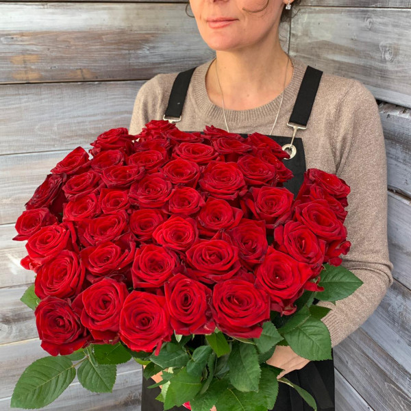 Роза сорта "Рэд Наоми" 40 см- цветы с доставкой Ялта