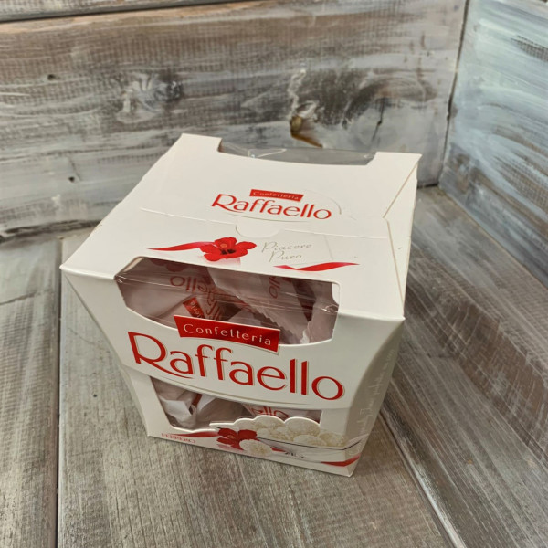 Конфеты Raffaello - цветы с доставкой Ялта