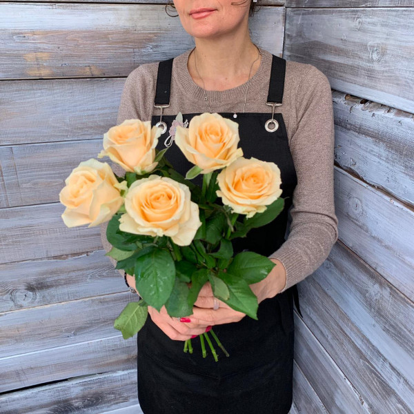 доставка цветов в Ялте -Роза сорта "Пинч Аваланч" 40см